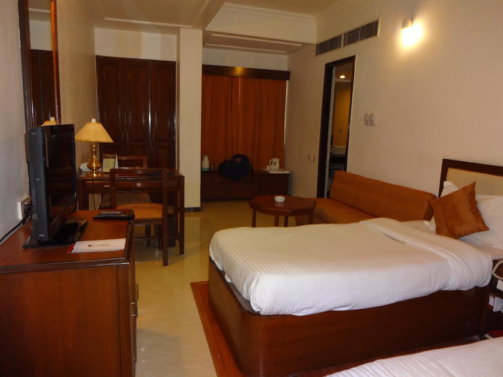 Hotel Amer Palace Bhopal Exterior foto